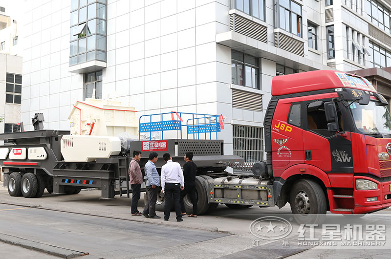 小型建筑垃圾粉碎機設(shè)備準(zhǔn)備發(fā)貨